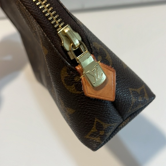 Louis Vuitton Monogram GM Cosmetic Makeup Bag - Picture 3 of 8